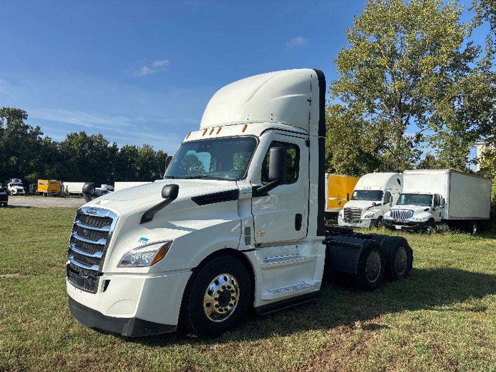 Day Cab Tractor-Heavy Duty Tractors-Freightliner-2023-T12664ST-Poplar Bluff-MO-700,880\n\t\tmiles-$ 38,500 - Image 3