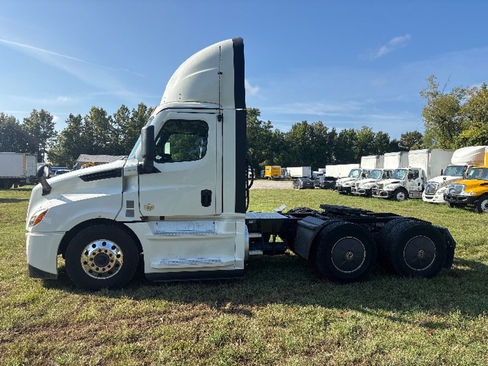 Day Cab Tractor-Heavy Duty Tractors-Freightliner-2023-T12664ST-Poplar Bluff-MO-700,880\n\t\tmiles-$ 38,500 - Image 4