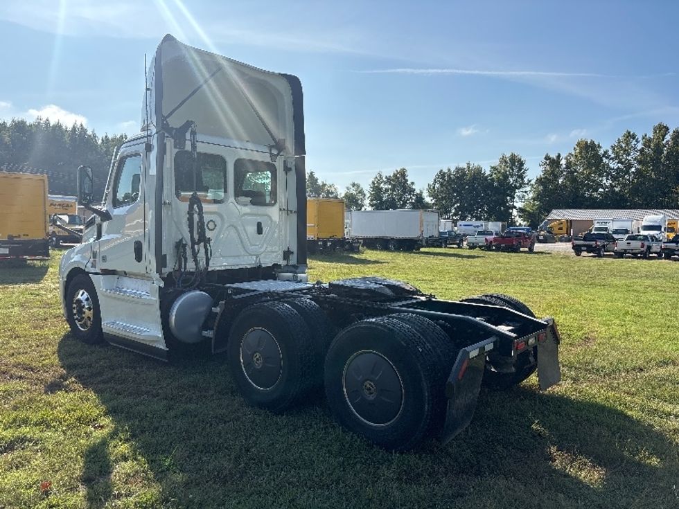Day Cab Tractor-Heavy Duty Tractors-Freightliner-2023-T12664ST-Poplar Bluff-MO-700,880\n\t\tmiles-$ 38,500 - Image 5