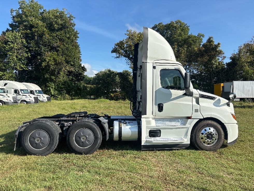 Day Cab Tractor-Heavy Duty Tractors-Freightliner-2023-T12664ST-Poplar Bluff-MO-700,880\n\t\tmiles-$ 38,500 - Image 8