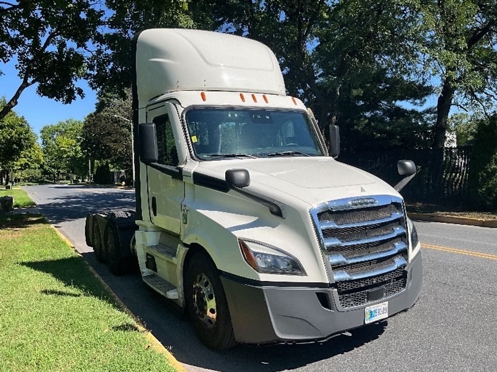 Day Cab Tractor-Heavy Duty Tractors-Freightliner-2023-T12664ST-Reading-PA-702,717\n\t\tmiles-$ 36,250 - Image 1