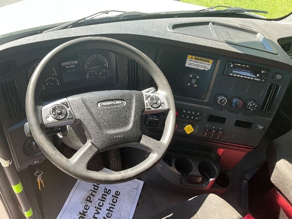 Day Cab Tractor-Heavy Duty Tractors-Freightliner-2023-T12664ST-Reading-PA-702,717\n\t\tmiles-$ 36,250 - Image 11