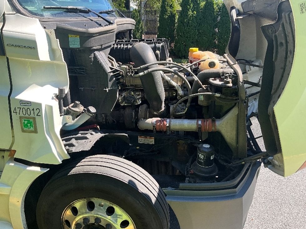 Day Cab Tractor-Heavy Duty Tractors-Freightliner-2023-T12664ST-Reading-PA-702,717\n\t\tmiles-$ 36,250 - Image 15