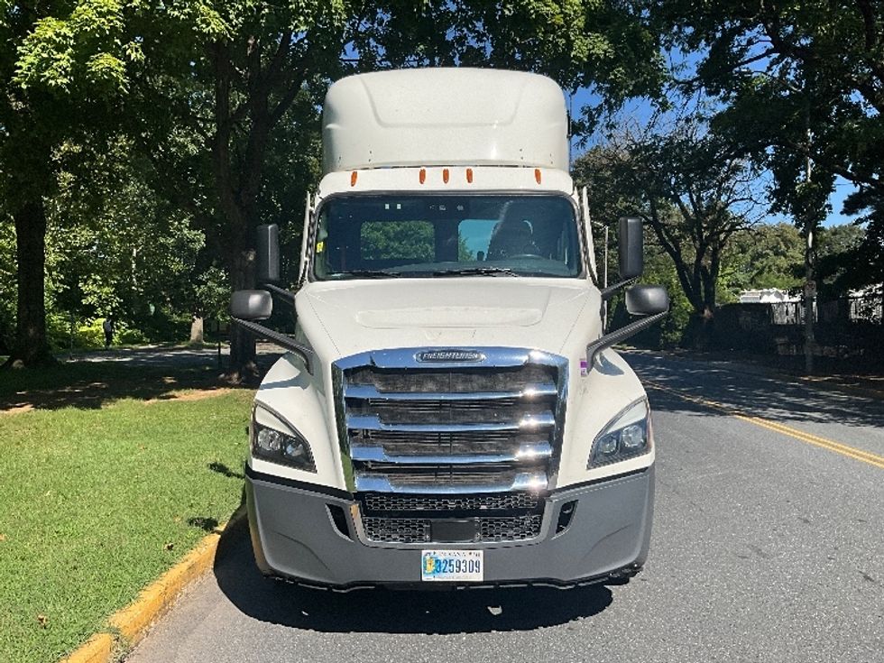 Day Cab Tractor-Heavy Duty Tractors-Freightliner-2023-T12664ST-Reading-PA-702,717\n\t\tmiles-$ 36,250 - Image 2