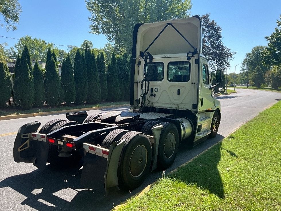 Day Cab Tractor-Heavy Duty Tractors-Freightliner-2023-T12664ST-Reading-PA-702,717\n\t\tmiles-$ 36,250 - Image 7