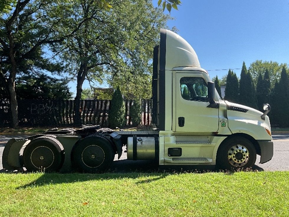 Day Cab Tractor-Heavy Duty Tractors-Freightliner-2023-T12664ST-Reading-PA-702,717\n\t\tmiles-$ 36,250 - Image 8