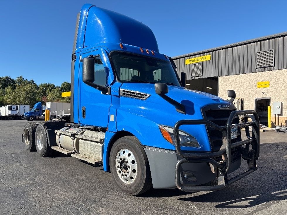 Day Cab Tractor-Heavy Duty Tractors-Freightliner-2023-T12664ST-Wilkes Barre-PA-503,370\n\t\tmiles-$ 59,000 - Image 1