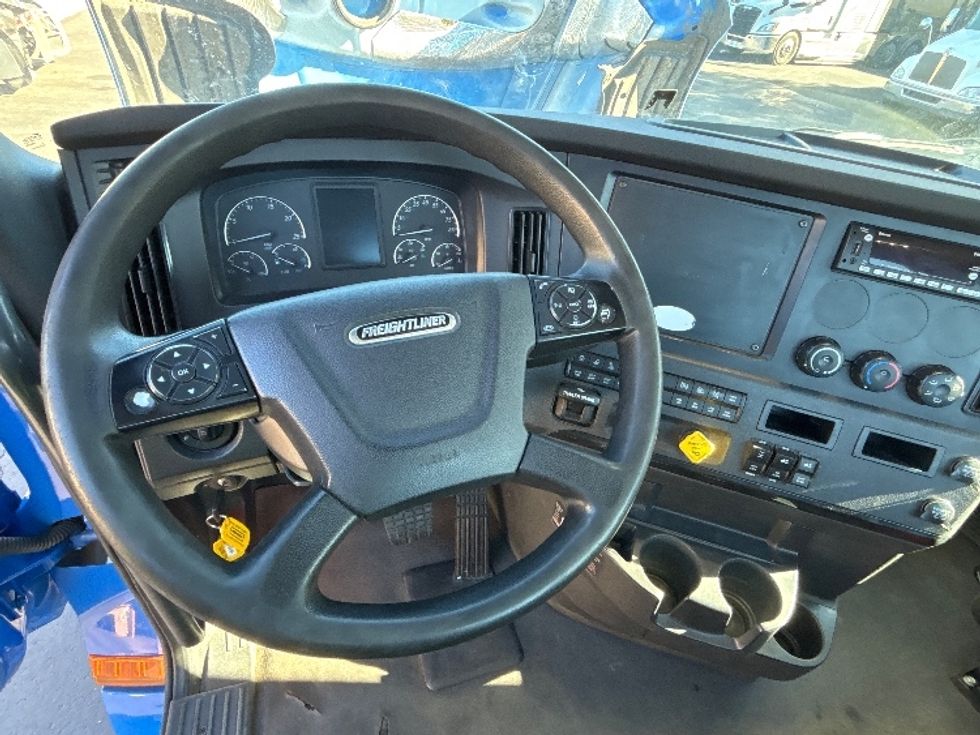 Day Cab Tractor-Heavy Duty Tractors-Freightliner-2023-T12664ST-Wilkes Barre-PA-503,370\n\t\tmiles-$ 59,000 - Image 11