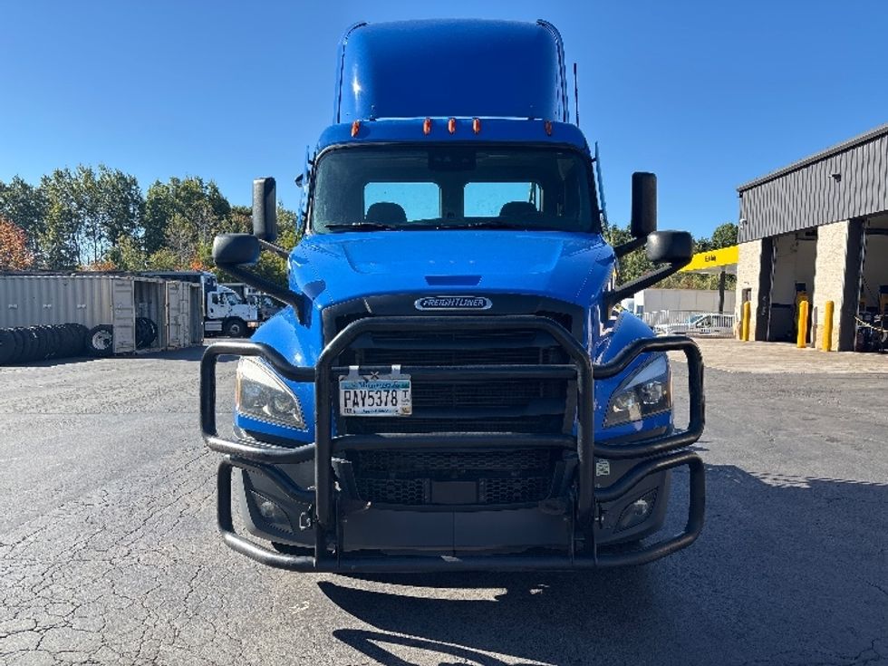 Day Cab Tractor-Heavy Duty Tractors-Freightliner-2023-T12664ST-Wilkes Barre-PA-503,370\n\t\tmiles-$ 59,000 - Image 2