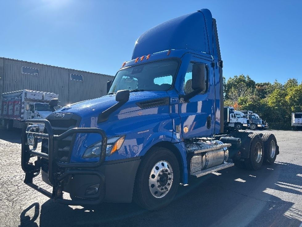 Day Cab Tractor-Heavy Duty Tractors-Freightliner-2023-T12664ST-Wilkes Barre-PA-503,370\n\t\tmiles-$ 59,000 - Image 3