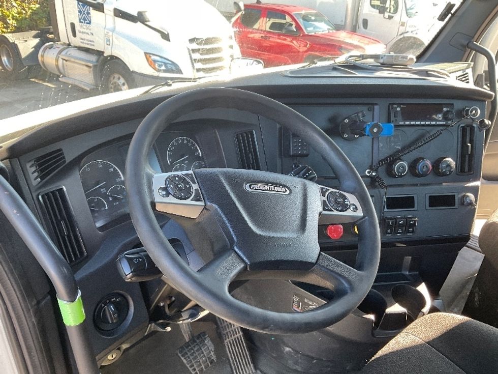 Day Cab Tractor-Heavy Duty Tractors-Freightliner-2023-T12664ST-Wilkes Barre-PA-623,479\n\t\tmiles-$ 15,500 - Image 10