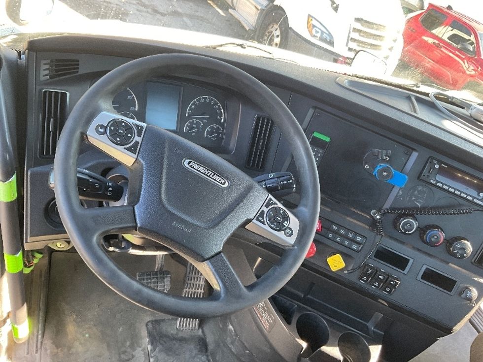 Day Cab Tractor-Heavy Duty Tractors-Freightliner-2023-T12664ST-Wilkes Barre-PA-623,479\n\t\tmiles-$ 15,500 - Image 11