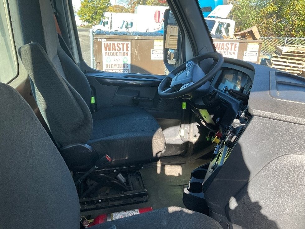 Day Cab Tractor-Heavy Duty Tractors-Freightliner-2023-T12664ST-Wilkes Barre-PA-623,479\n\t\tmiles-$ 15,500 - Image 14