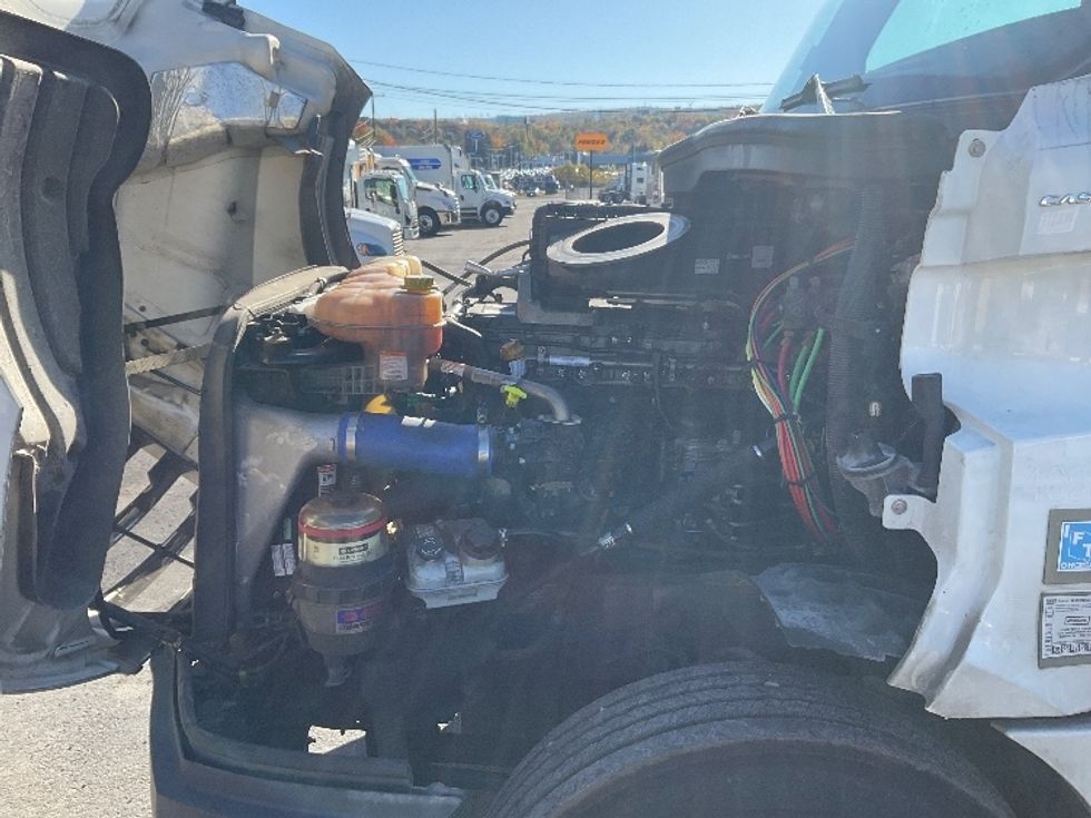 Day Cab Tractor-Heavy Duty Tractors-Freightliner-2023-T12664ST-Wilkes Barre-PA-623,479\n\t\tmiles-$ 15,500 - Image 16