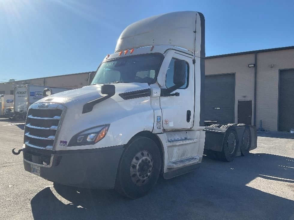 Day Cab Tractor-Heavy Duty Tractors-Freightliner-2023-T12664ST-Wilkes Barre-PA-623,479\n\t\tmiles-$ 15,500 - Image 3