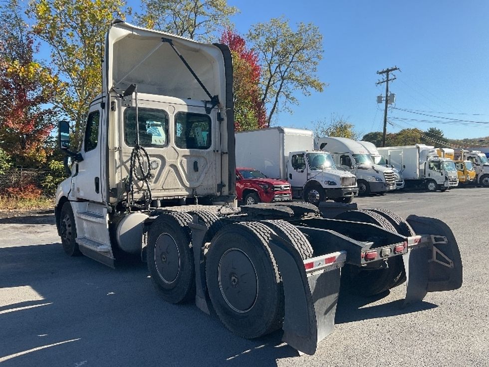 Day Cab Tractor-Heavy Duty Tractors-Freightliner-2023-T12664ST-Wilkes Barre-PA-623,479\n\t\tmiles-$ 15,500 - Image 5