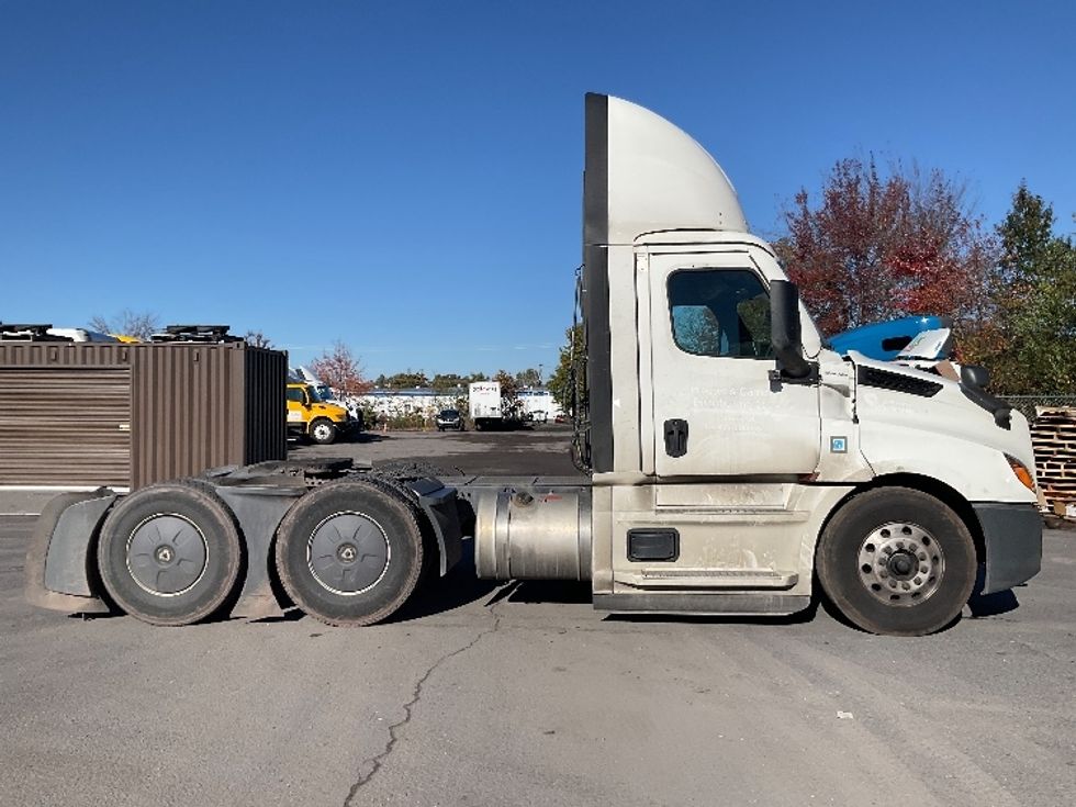 Day Cab Tractor-Heavy Duty Tractors-Freightliner-2023-T12664ST-Wilkes Barre-PA-623,479\n\t\tmiles-$ 15,500 - Image 8