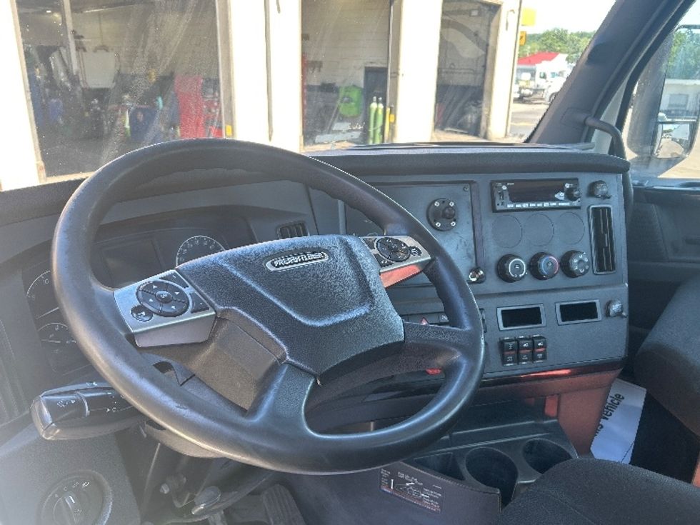 Day Cab Tractor-Heavy Duty Tractors-Freightliner-2023-T12664ST-Wilkes Barre-PA-649,006\n\t\tmiles-$ 42,000 - Image 10