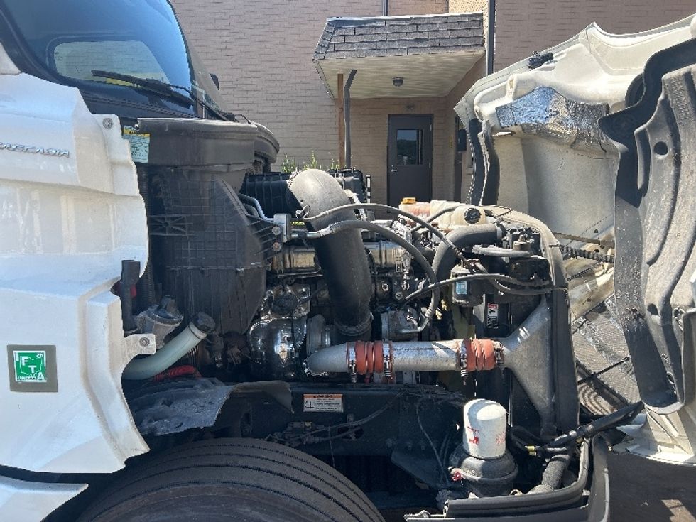 Day Cab Tractor-Heavy Duty Tractors-Freightliner-2023-T12664ST-Wilkes Barre-PA-649,006\n\t\tmiles-$ 42,000 - Image 15