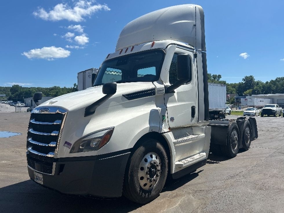 Day Cab Tractor-Heavy Duty Tractors-Freightliner-2023-T12664ST-Wilkes Barre-PA-649,006\n\t\tmiles-$ 42,000 - Image 3