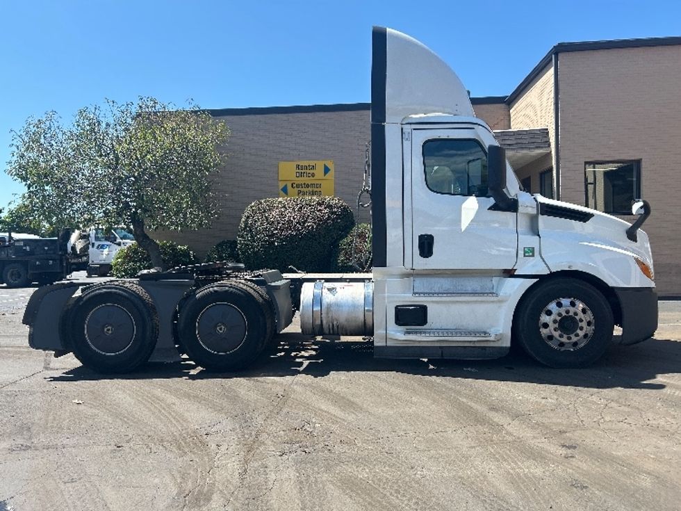 Day Cab Tractor-Heavy Duty Tractors-Freightliner-2023-T12664ST-Wilkes Barre-PA-649,006\n\t\tmiles-$ 42,000 - Image 8