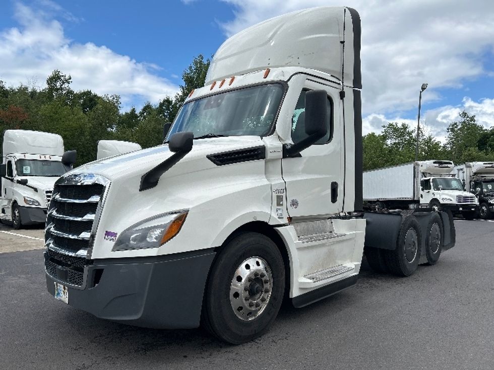 Day Cab Tractor-Heavy Duty Tractors-Freightliner-2023-T12664ST-Wilkes Barre-PA-666,042\n\t\tmiles-$ 40,000 - Image 3