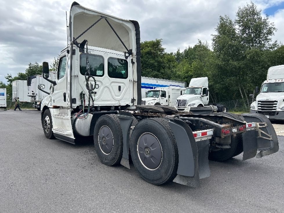 Day Cab Tractor-Heavy Duty Tractors-Freightliner-2023-T12664ST-Wilkes Barre-PA-666,042\n\t\tmiles-$ 40,000 - Image 5