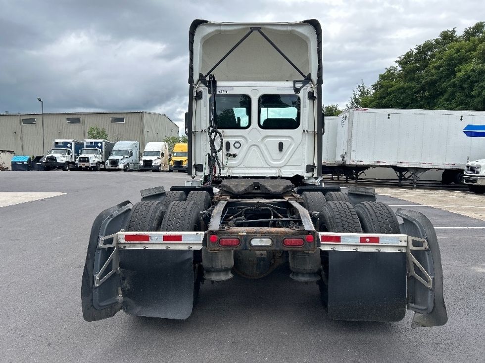 Day Cab Tractor-Heavy Duty Tractors-Freightliner-2023-T12664ST-Wilkes Barre-PA-666,042\n\t\tmiles-$ 40,000 - Image 6