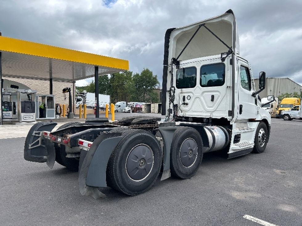 Day Cab Tractor-Heavy Duty Tractors-Freightliner-2023-T12664ST-Wilkes Barre-PA-666,042\n\t\tmiles-$ 40,000 - Image 7