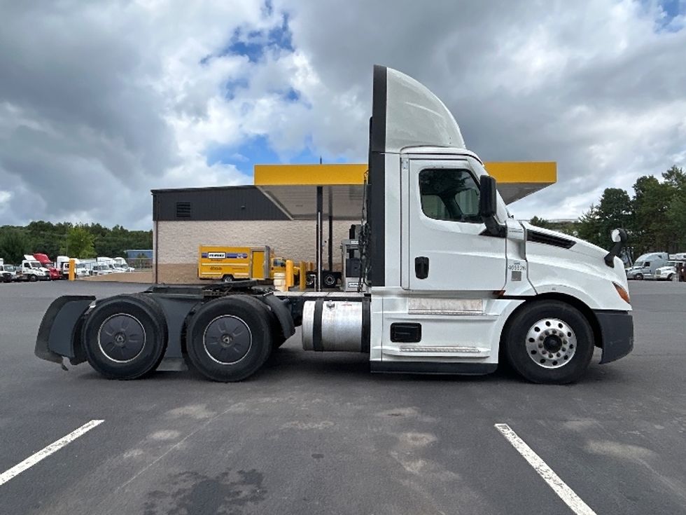 Day Cab Tractor-Heavy Duty Tractors-Freightliner-2023-T12664ST-Wilkes Barre-PA-666,042\n\t\tmiles-$ 40,000 - Image 8