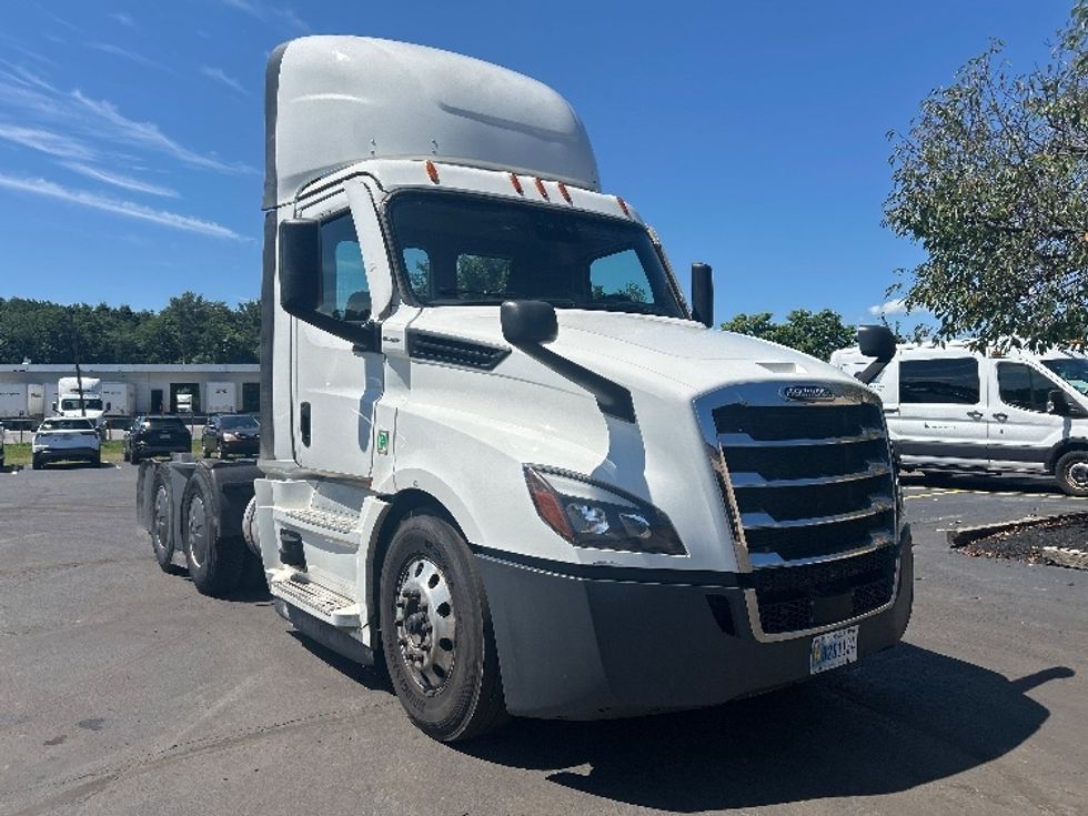 Day Cab Tractor-Heavy Duty Tractors-Freightliner-2023-T12664ST-Wilkes Barre-PA-701,041\n\t\tmiles-$ 36,250 - Image 1