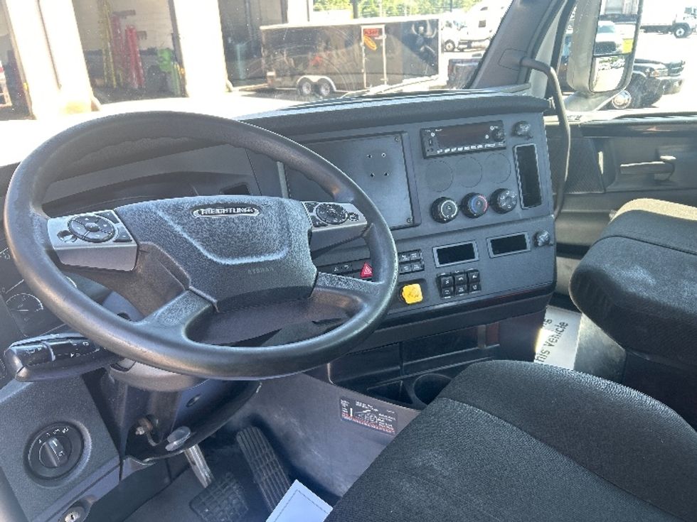 Day Cab Tractor-Heavy Duty Tractors-Freightliner-2023-T12664ST-Wilkes Barre-PA-701,041\n\t\tmiles-$ 36,250 - Image 10