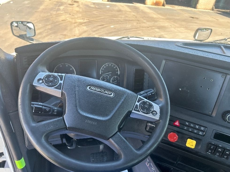 Day Cab Tractor-Heavy Duty Tractors-Freightliner-2023-T12664ST-Wilkes Barre-PA-701,041\n\t\tmiles-$ 36,250 - Image 11