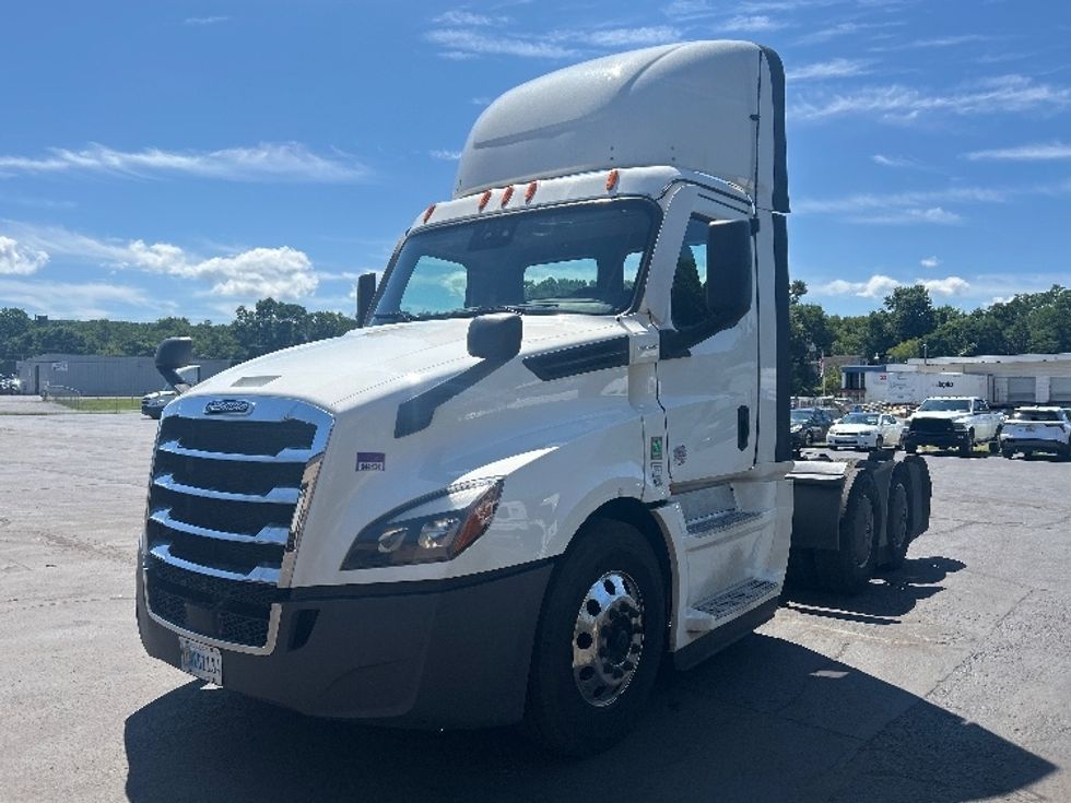Day Cab Tractor-Heavy Duty Tractors-Freightliner-2023-T12664ST-Wilkes Barre-PA-701,041\n\t\tmiles-$ 36,250 - Image 3