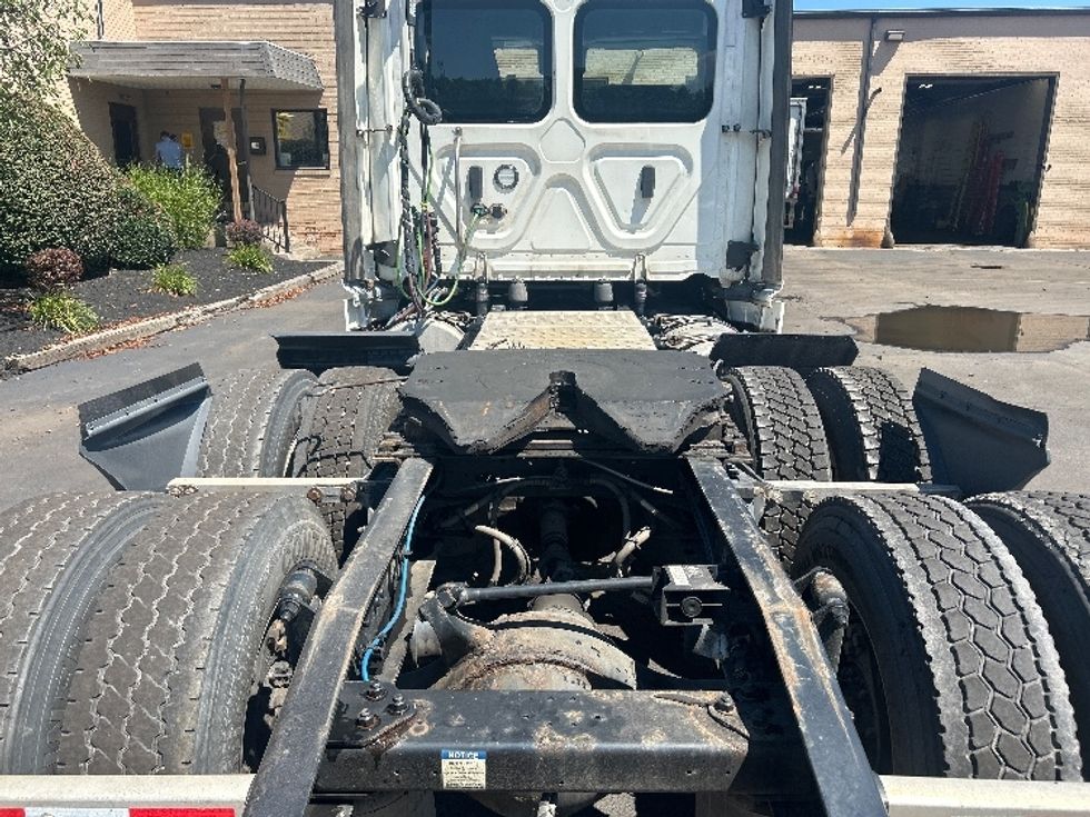 Day Cab Tractor-Heavy Duty Tractors-Freightliner-2023-T12664ST-Wilkes Barre-PA-701,041\n\t\tmiles-$ 36,250 - Image 6