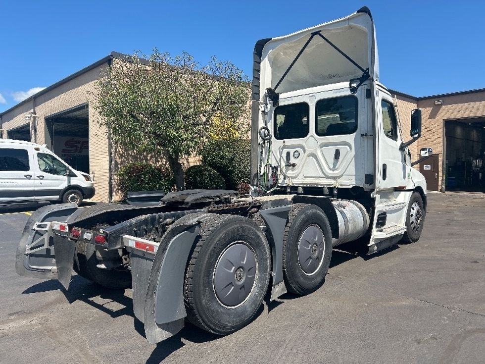Day Cab Tractor-Heavy Duty Tractors-Freightliner-2023-T12664ST-Wilkes Barre-PA-701,041\n\t\tmiles-$ 36,250 - Image 7