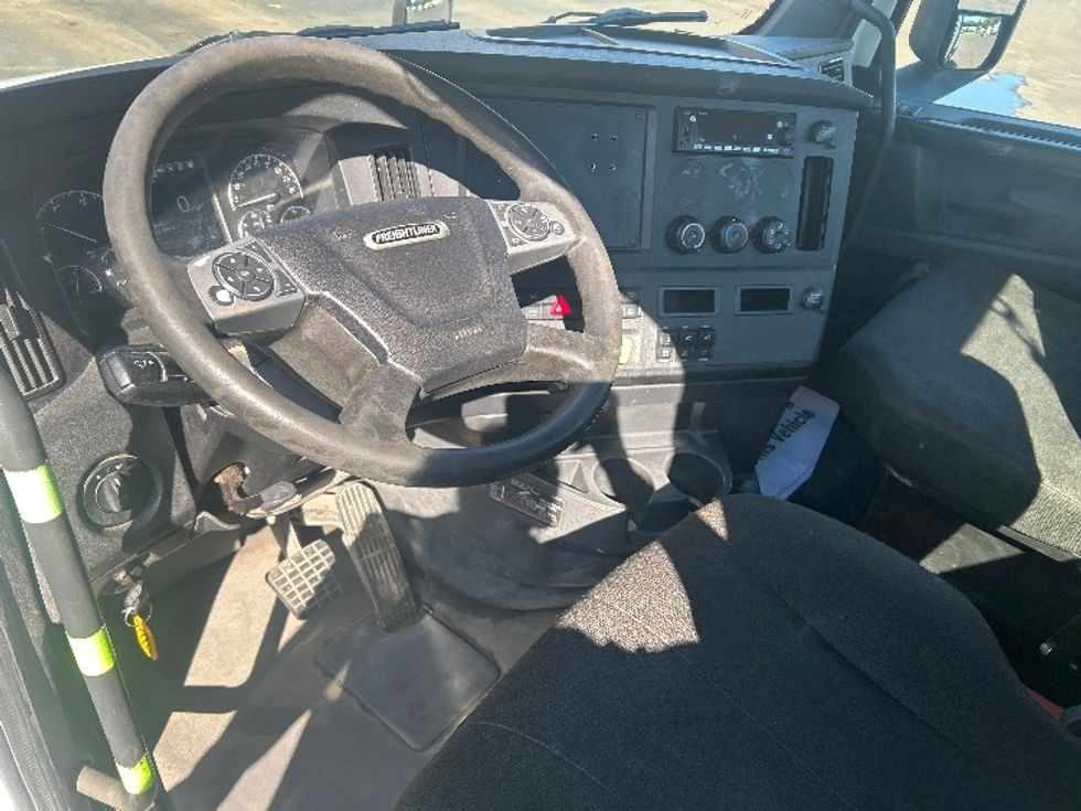 Day Cab Tractor-Heavy Duty Tractors-Freightliner-2023-T12664ST-Wilkes Barre-PA-727,356\n\t\tmiles-$ 36,250 - Image 10