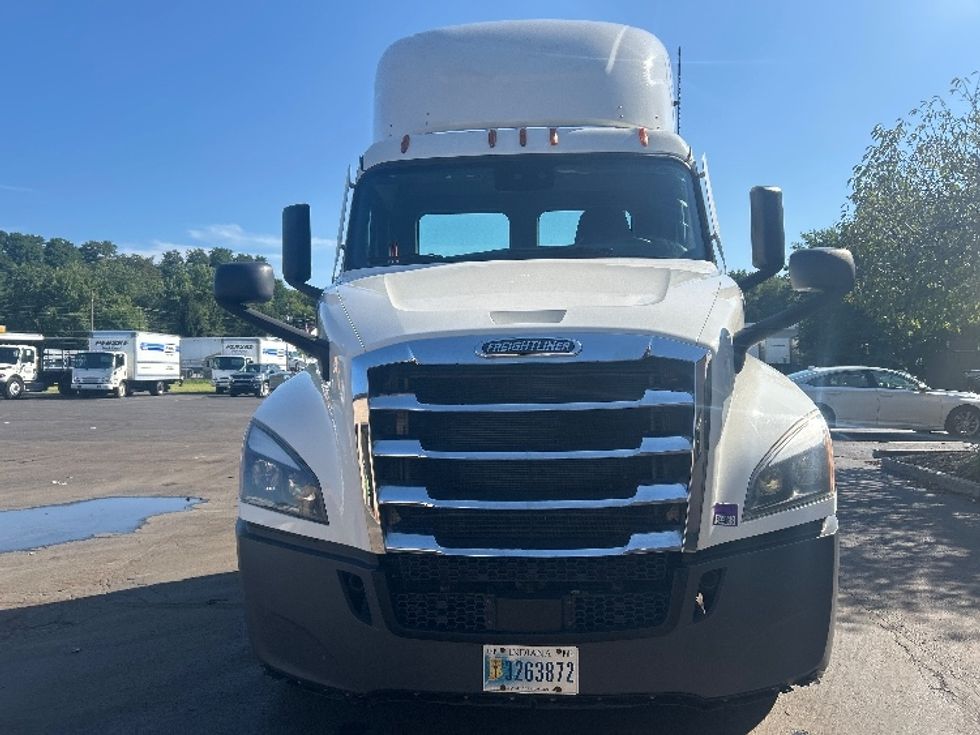 Day Cab Tractor-Heavy Duty Tractors-Freightliner-2023-T12664ST-Wilkes Barre-PA-727,356\n\t\tmiles-$ 36,250 - Image 2