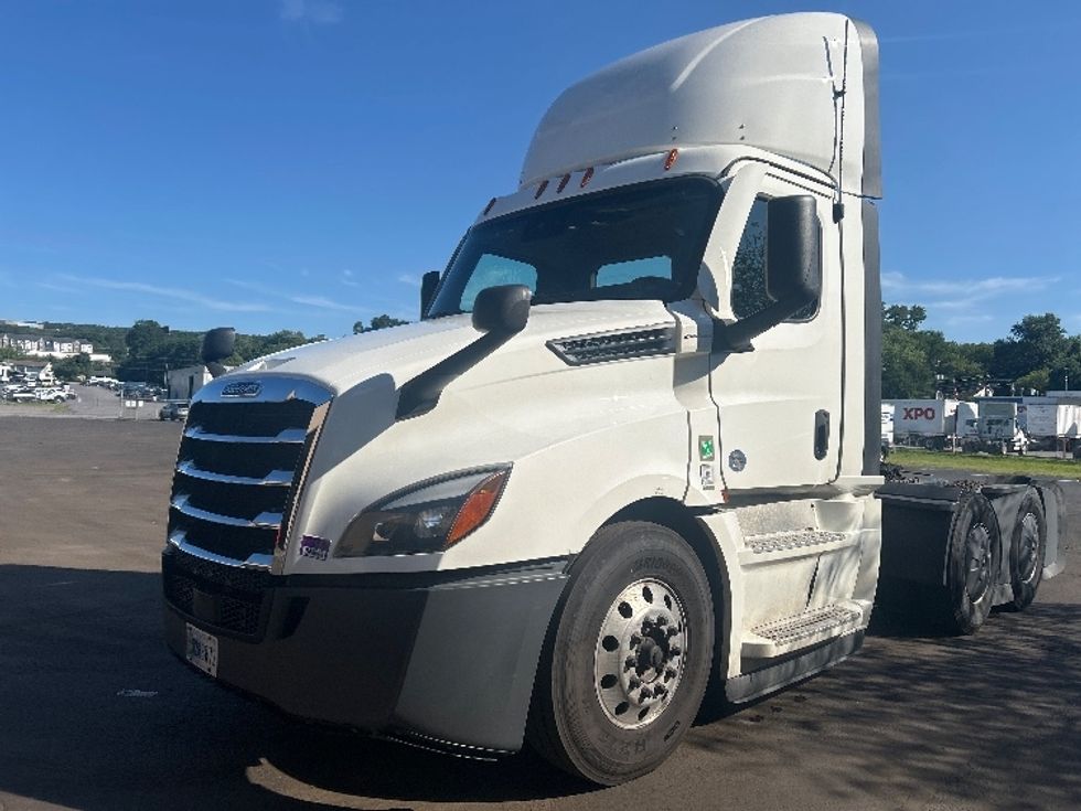 Day Cab Tractor-Heavy Duty Tractors-Freightliner-2023-T12664ST-Wilkes Barre-PA-727,356\n\t\tmiles-$ 36,250 - Image 3