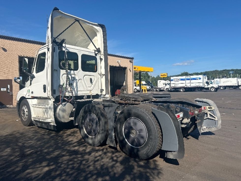 Day Cab Tractor-Heavy Duty Tractors-Freightliner-2023-T12664ST-Wilkes Barre-PA-727,356\n\t\tmiles-$ 36,250 - Image 5