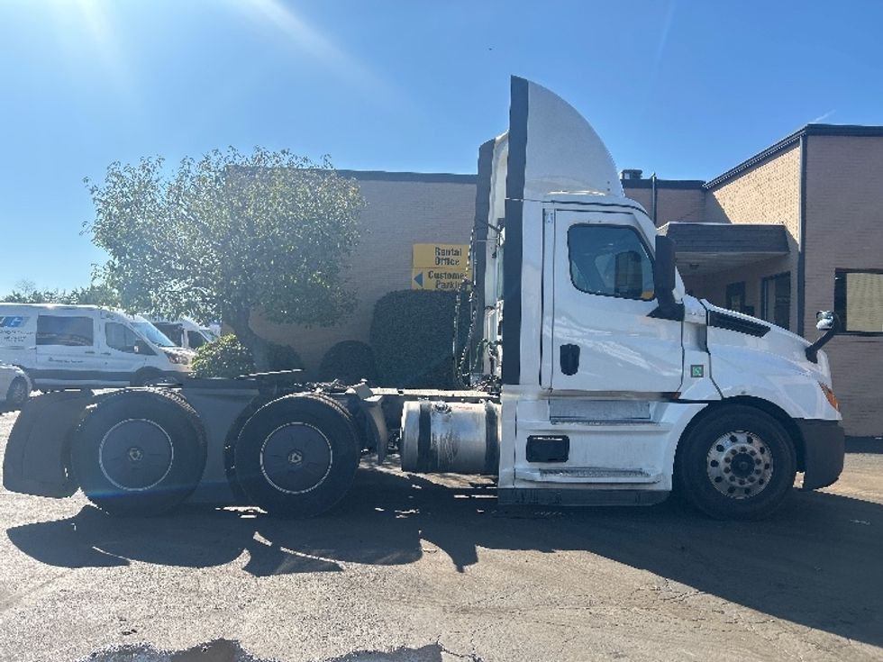 Day Cab Tractor-Heavy Duty Tractors-Freightliner-2023-T12664ST-Wilkes Barre-PA-727,356\n\t\tmiles-$ 36,250 - Image 8