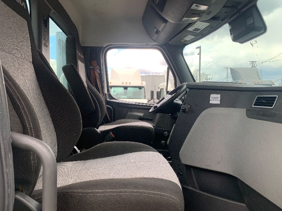 Day Cab Tractor-Heavy Duty Tractors-Freightliner-2024-T12642ST-Norton-MA-264,897\n\t\tmiles-$ 74,000 - Image 13