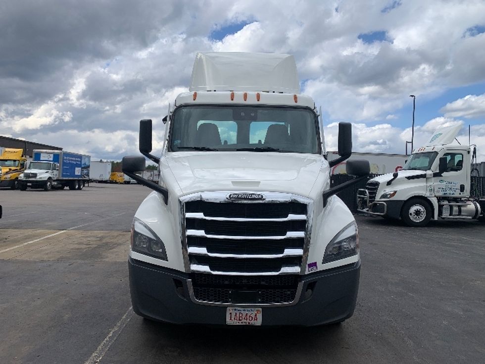 Day Cab Tractor-Heavy Duty Tractors-Freightliner-2024-T12642ST-Norton-MA-264,897\n\t\tmiles-$ 74,000 - Image 2