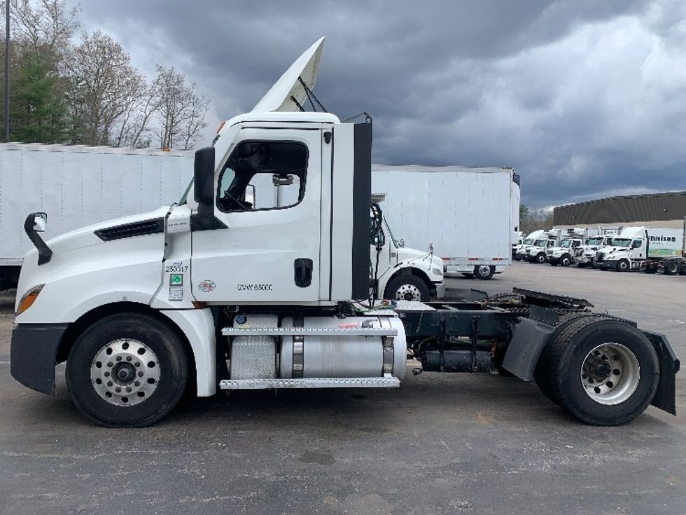 Day Cab Tractor-Heavy Duty Tractors-Freightliner-2024-T12642ST-Norton-MA-264,897\n\t\tmiles-$ 74,000 - Image 4
