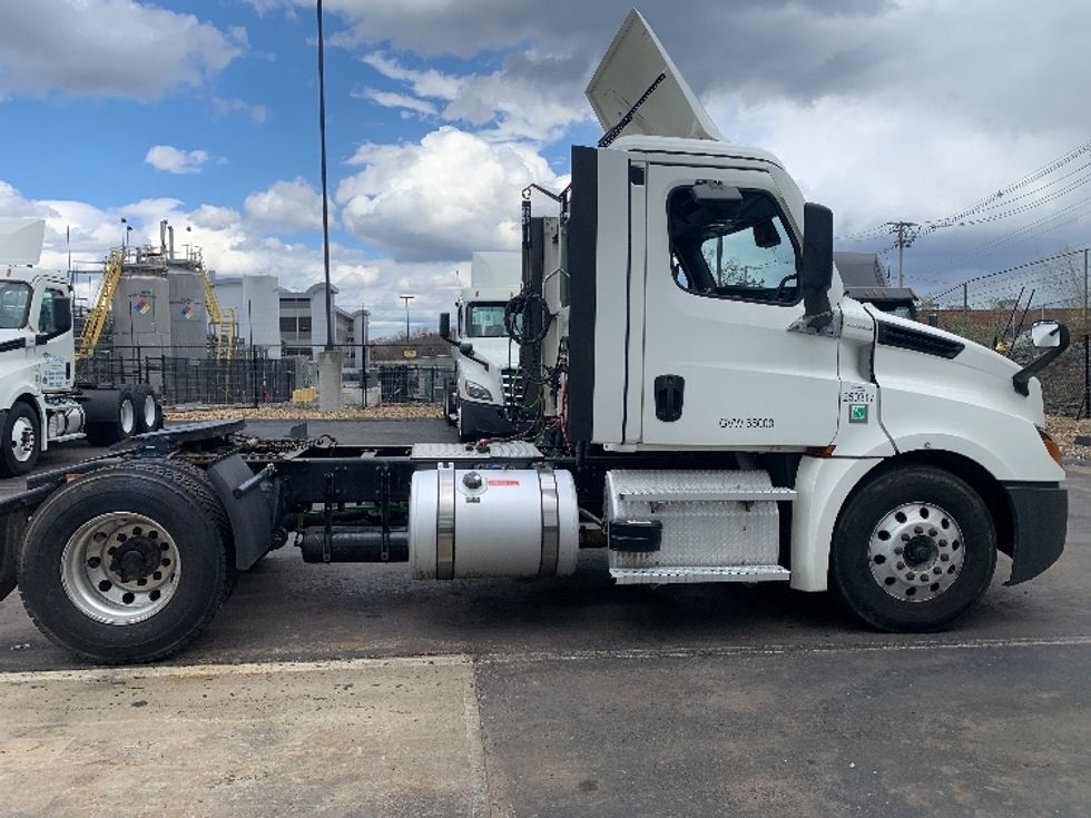 Day Cab Tractor-Heavy Duty Tractors-Freightliner-2024-T12642ST-Norton-MA-264,897\n\t\tmiles-$ 74,000 - Image 8