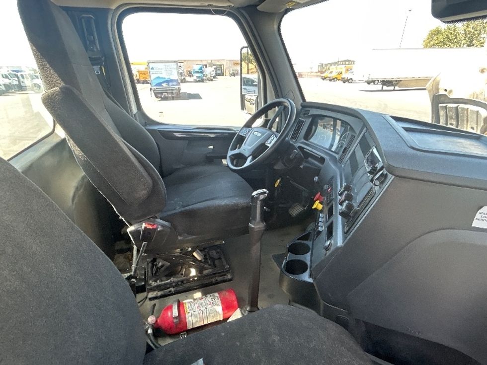 Day Cab Tractor-Heavy Duty Tractors-Freightliner-2024-T12664ST-Fresno-CA-146,750\n\t\tmiles-$ 107,000 - Image 14