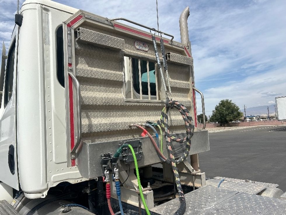 Day Cab Tractor-Heavy Duty Tractors-Freightliner-2024-T12664ST-Fresno-CA-146,750\n\t\tmiles-$ 107,000 - Image 17