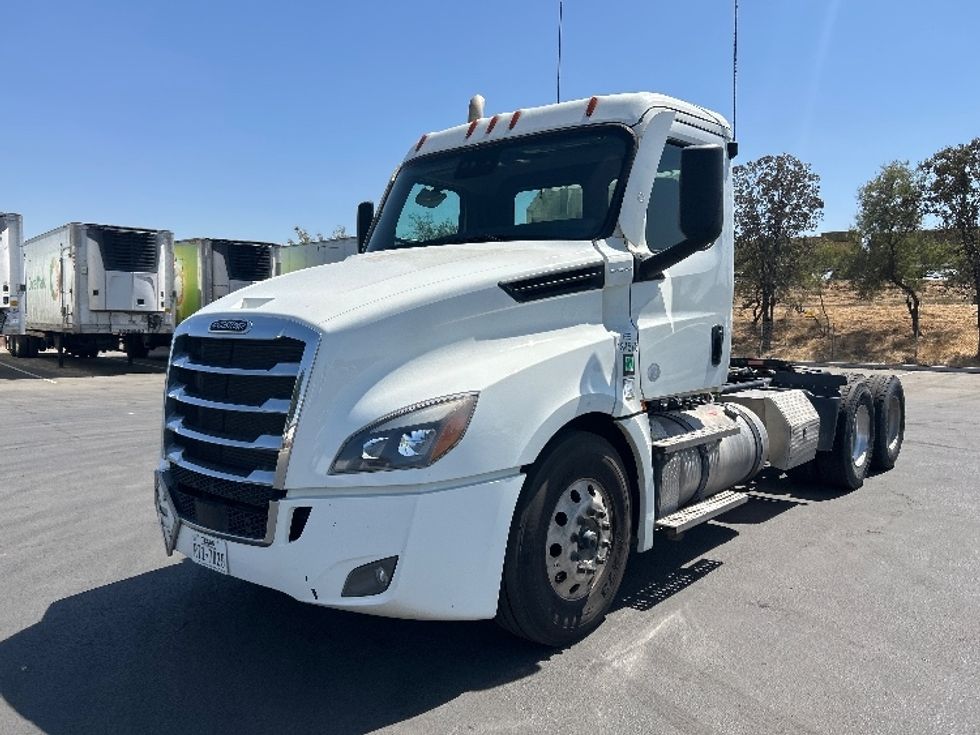 Day Cab Tractor-Heavy Duty Tractors-Freightliner-2024-T12664ST-Fresno-CA-146,750\n\t\tmiles-$ 107,000 - Image 3