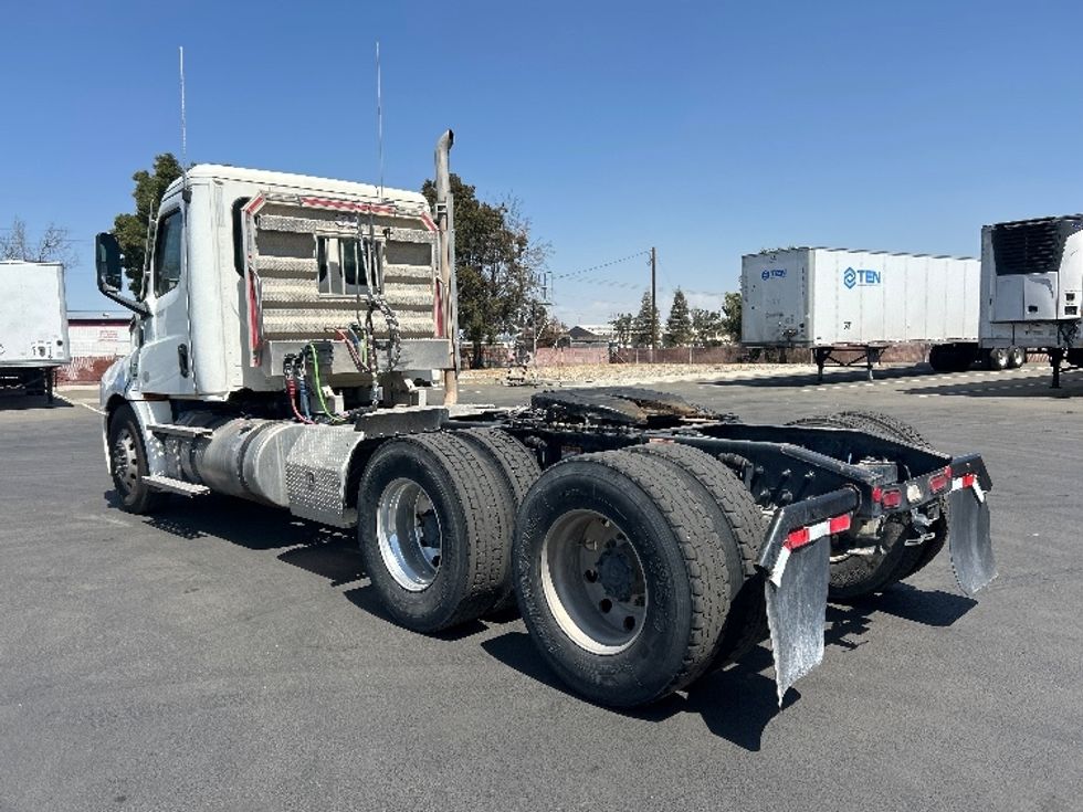 Day Cab Tractor-Heavy Duty Tractors-Freightliner-2024-T12664ST-Fresno-CA-146,750\n\t\tmiles-$ 107,000 - Image 5