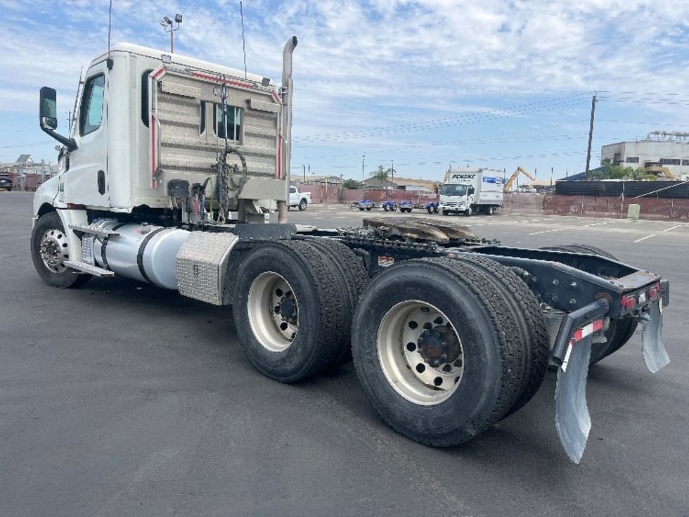 Day Cab Tractor-Heavy Duty Tractors-Freightliner-2024-T12664ST-Fresno-CA-177,585\n\t\tmiles-$ 104,000 - Image 5